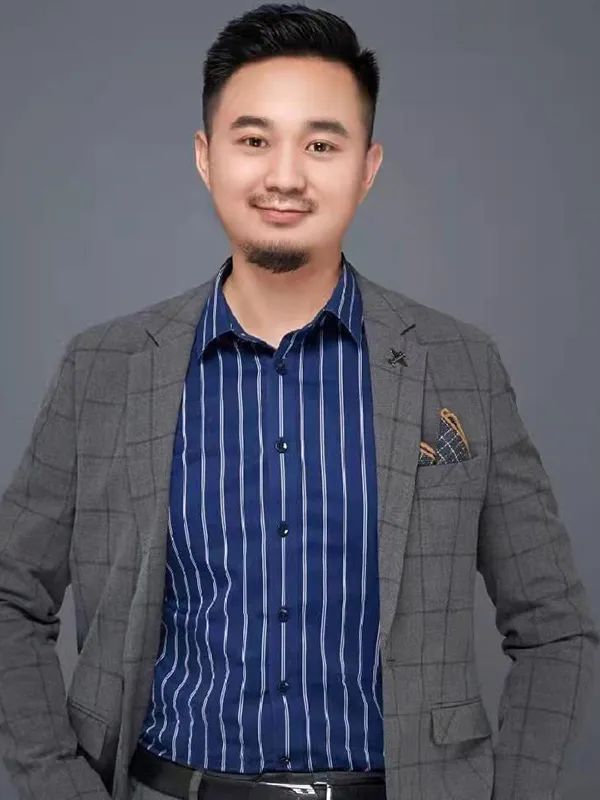 李陸設(shè)計師